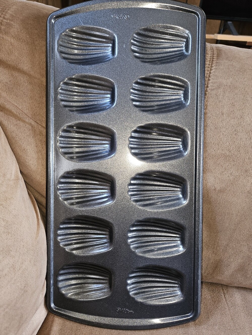 Wilton Madeleine 12 Cavity Non Stick Baking Pan